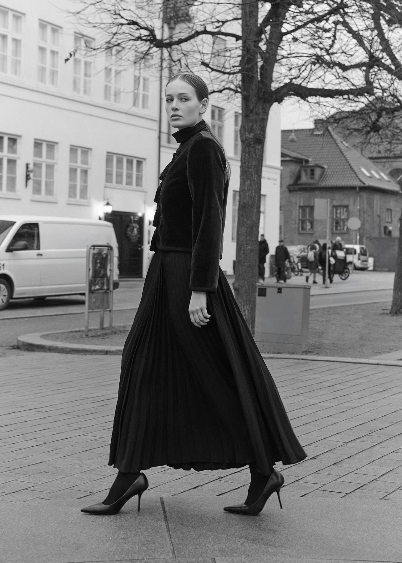 (preorder) Lucia - Jetblack