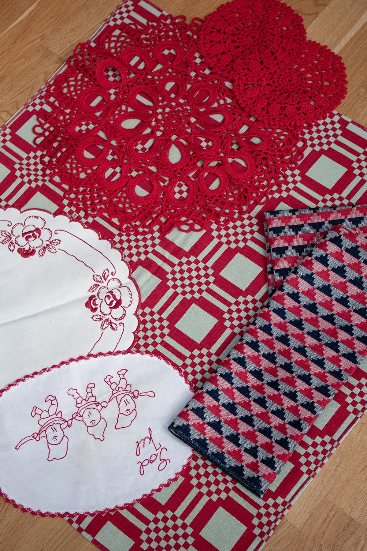 Christmas Table Setting #1