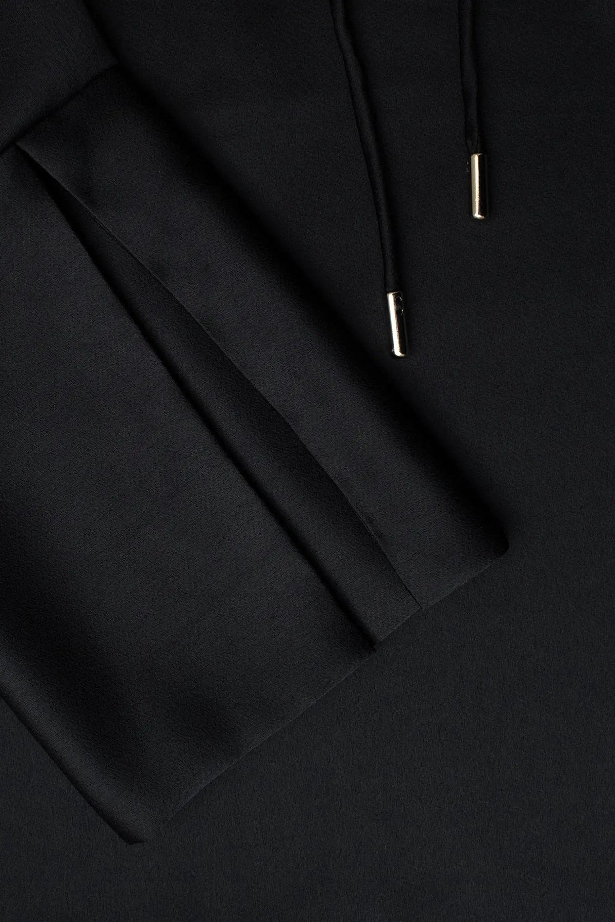 Theresa - Jet Black Britt Sisseck Design