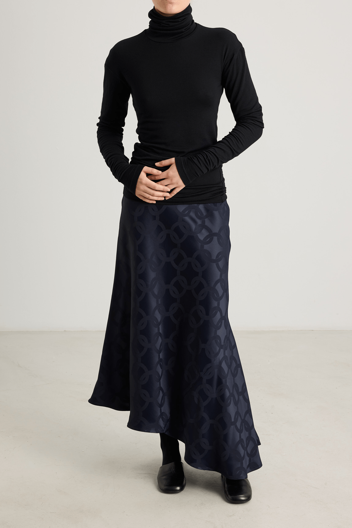 girl in black asymmetrical skirt