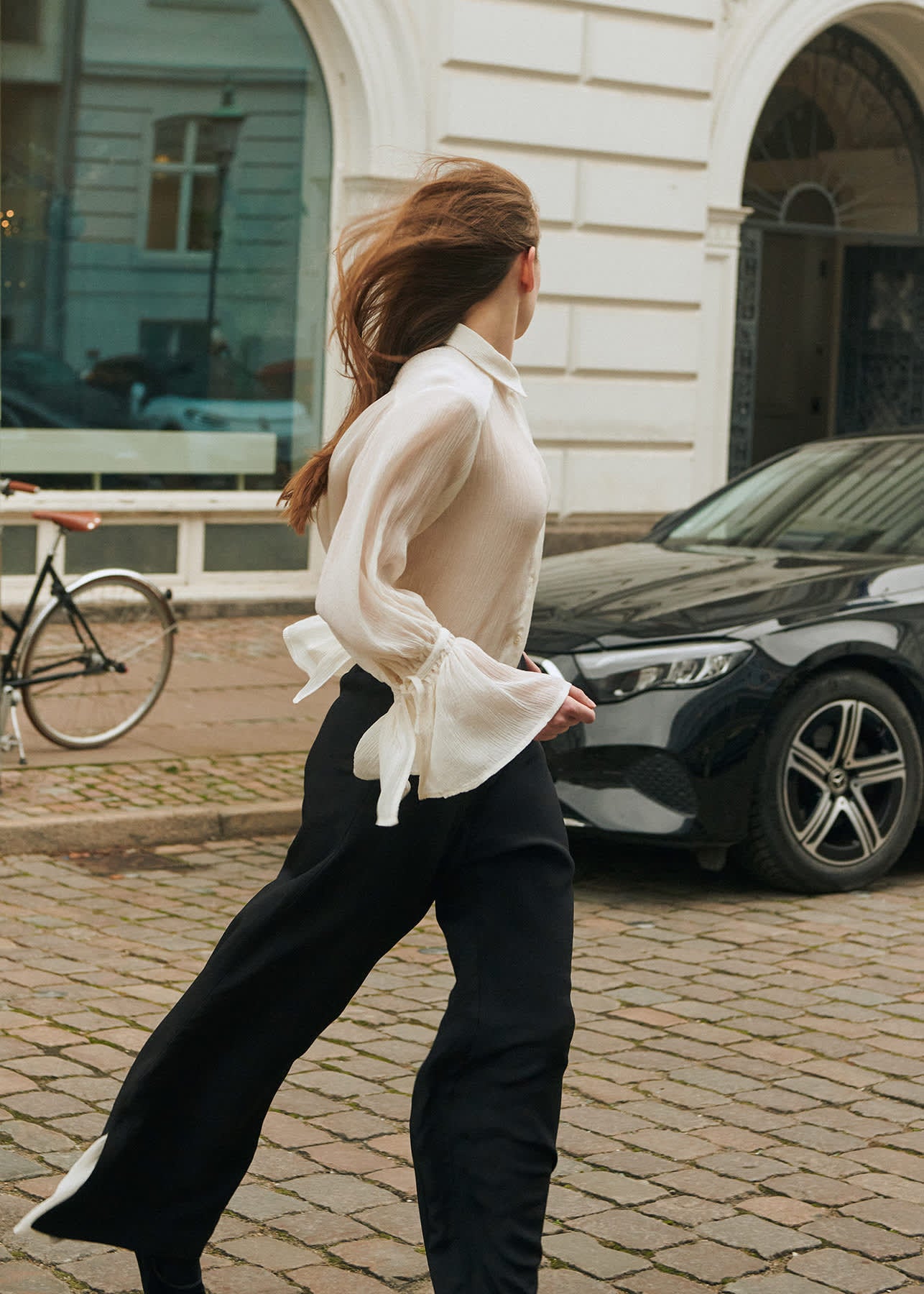 (preorder) Bee - White Lotus