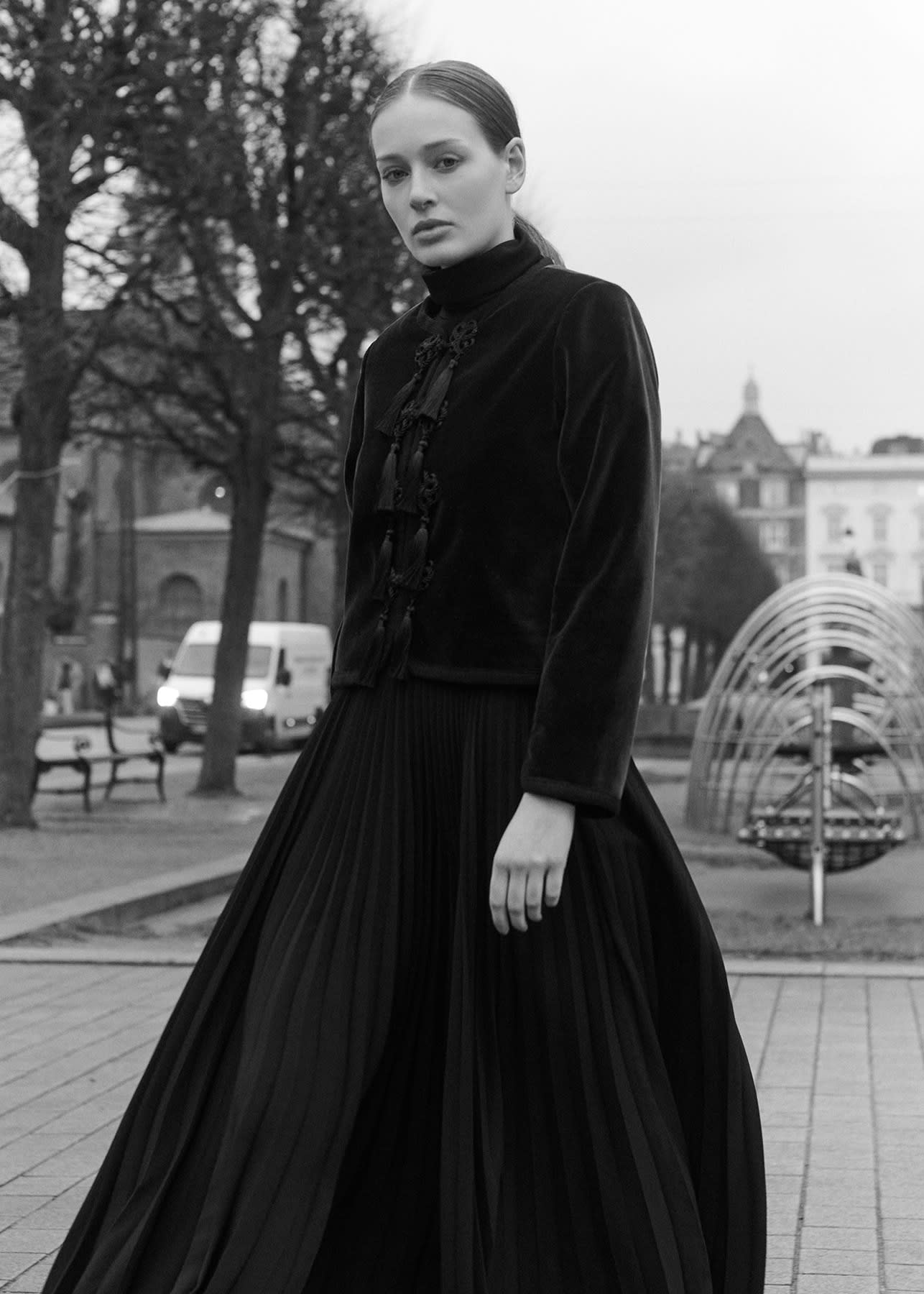 (preorder) Valentina - Black Velvet